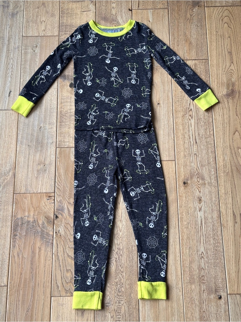 Trick or Treat Sleep Skeleton Glow in the Dark Pajamas size 4T